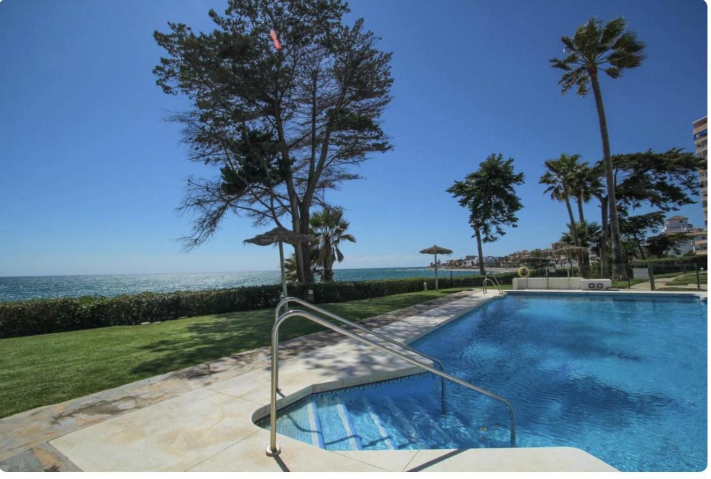 Tranquil Oceanfront Escape, One-Bedroom Haven Mijas Exterior foto