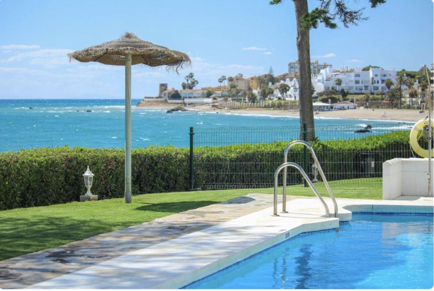 Tranquil Oceanfront Escape, One-Bedroom Haven Mijas Exterior foto